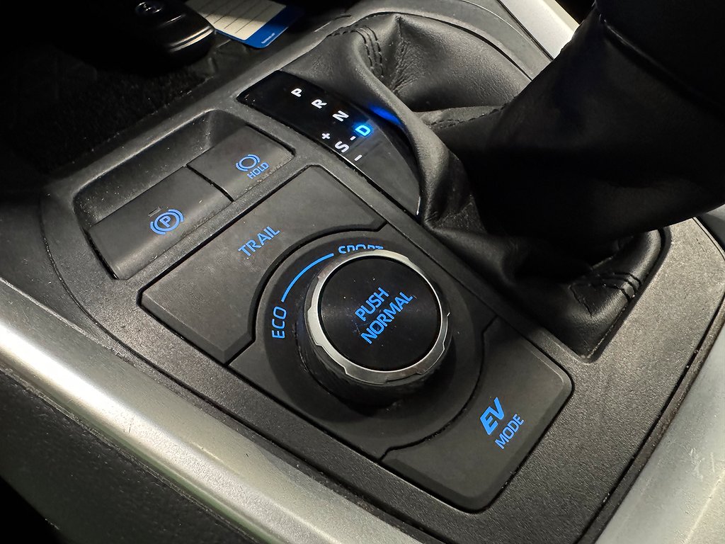 Toyota RAV4 Hybrid AWD-i AUT M-VÄRME FULLSERVAD V-HJUL DUBB