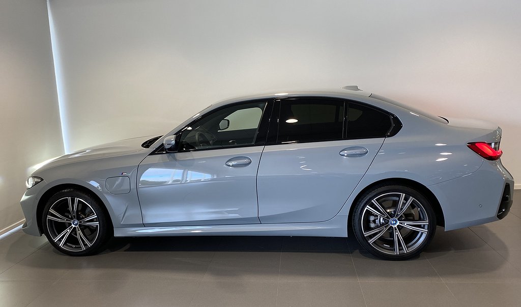 BMW 330e xDrive Sedan MSport HiFi Svankstöd Drag FriService*