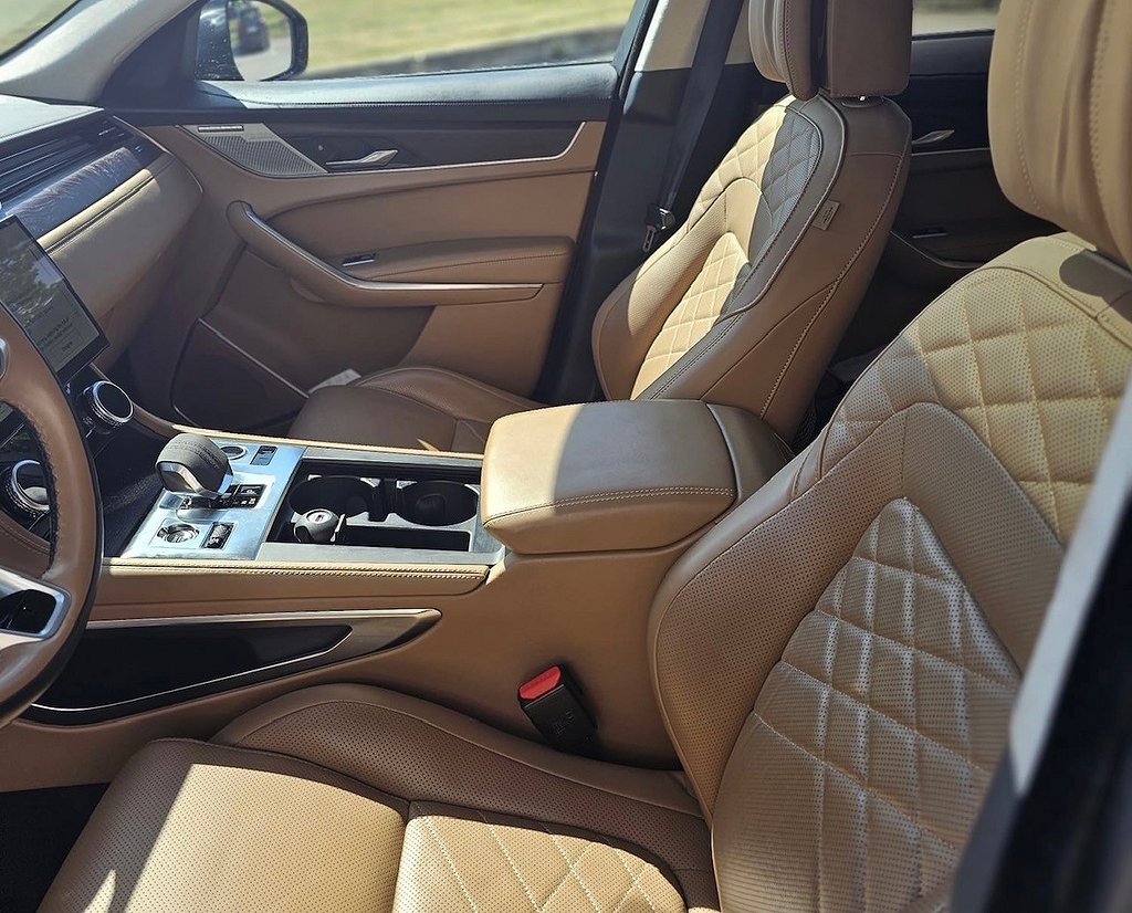 Jaguar F-Pace P400e PHEV