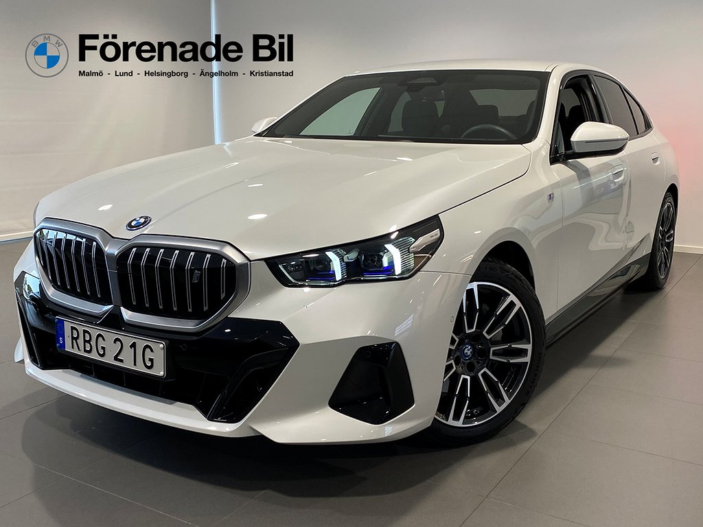 BMW i5 eDrive40 Sedan M-Sportpaket Rattvärme Backkamera Drag