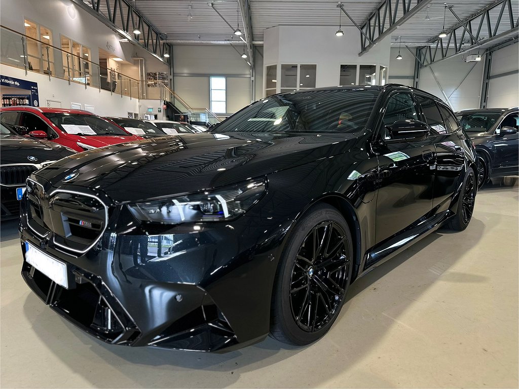 BMW M5 Touring 727hk / Ultimate Paket / B&W / Drag / Moms