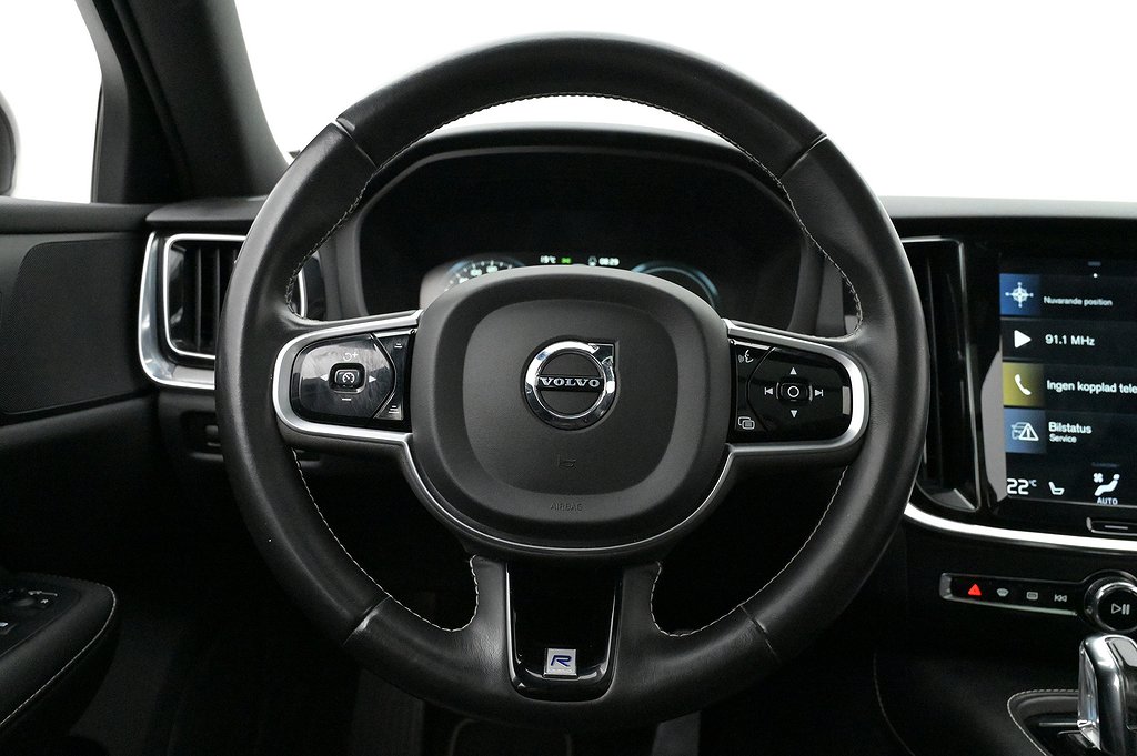Volvo V60 T8 AWD R-Design Pano Kamera BLIS Navi Elstol Drag