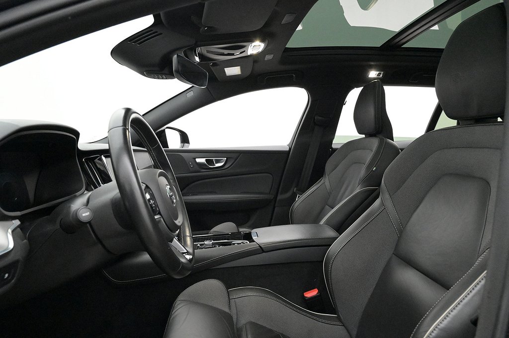 Volvo V60 T8 AWD R-Design Pano Kamera BLIS Navi Elstol Drag