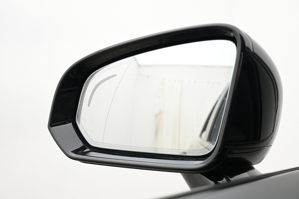 Volvo V60 T8 AWD R-Design Pano Kamera BLIS Navi Elstol Drag