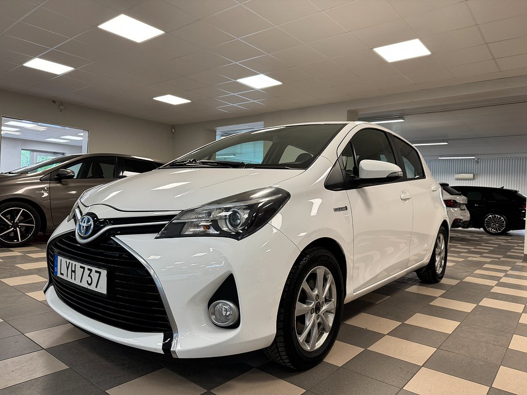Toyota Yaris Hybrid e-CVT B-kamera Värmare 101 Hk
