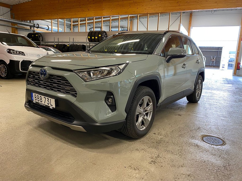 Toyota RAV4 Hybrid AWD-i 2,5 Active Komfortpaket Motorvärmare Dragkrok Vinte
