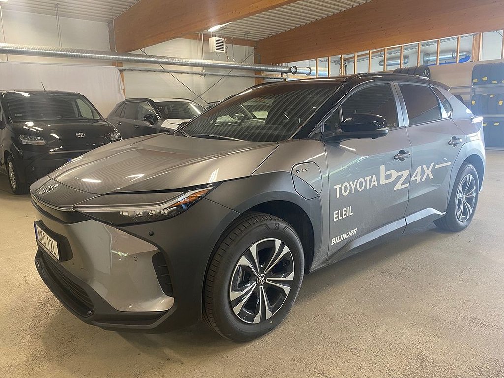 Toyota bZ4X AWD Style Edition Panoramaglastak Bi-Tone | Vinterh…
