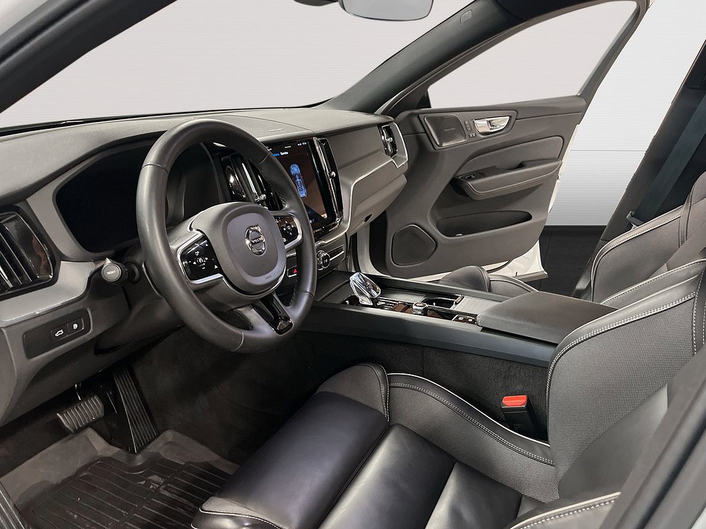 Volvo XC60 Recharge T6/AWD/Plus dark/Pano/Drag/H&k/MOMS