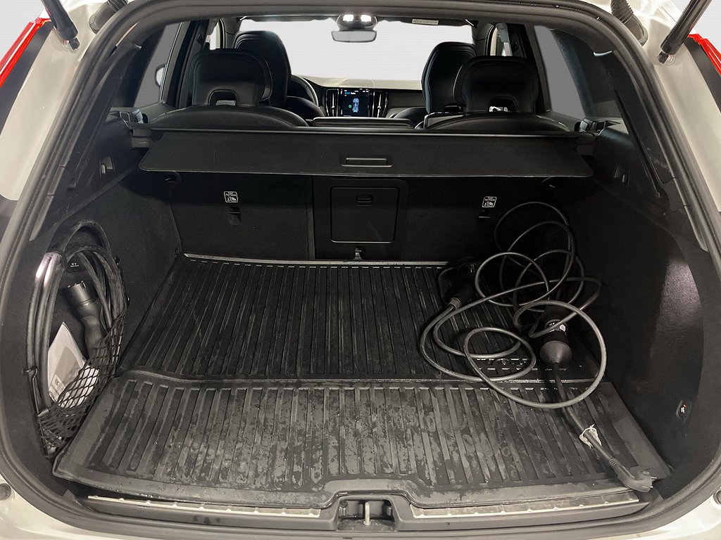 Volvo XC60 Recharge T6/AWD/Plus dark/Pano/Drag/H&k/MOMS