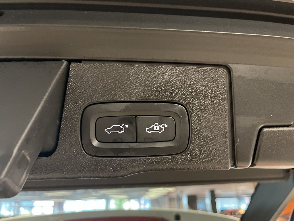 Volvo XC60 Recharge T6/AWD/Plus dark/Pano/Drag/H&k/MOMS