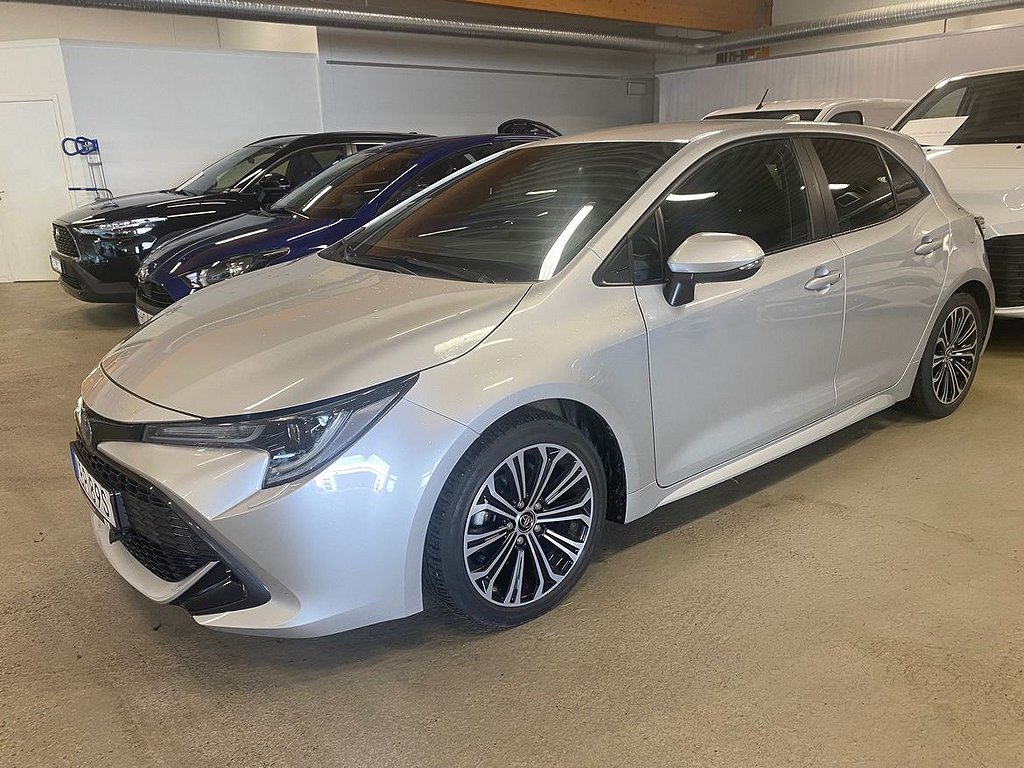 Toyota Corolla Hybrid 1,8 5dr Style | Motorvärmare | Vinterhjul | Dragk…