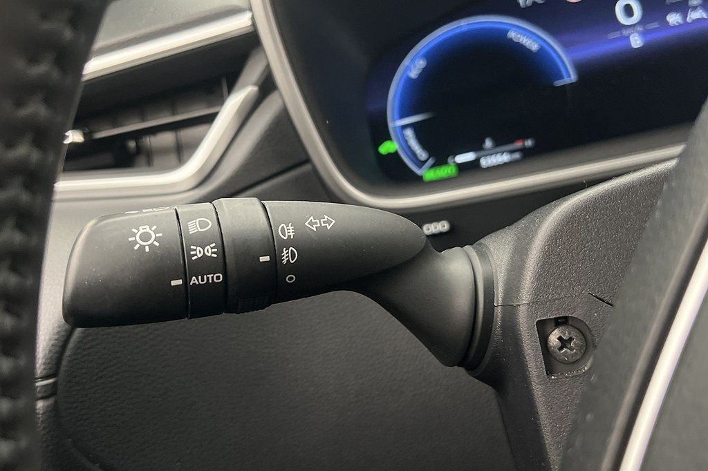 Toyota Corolla Cross Hybrid AWD Cockpit Kamera Rattvärme