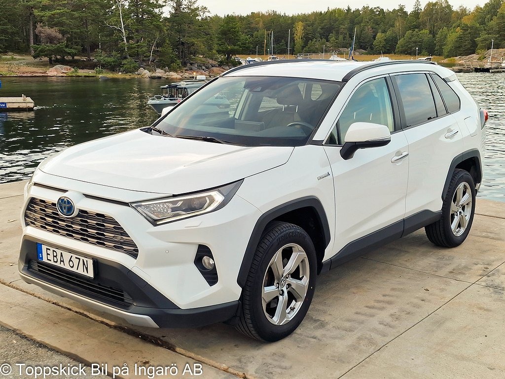 Toyota RAV4 Hybrid AWD-i E-CVT Executive 1äg Moms SoV-hjul