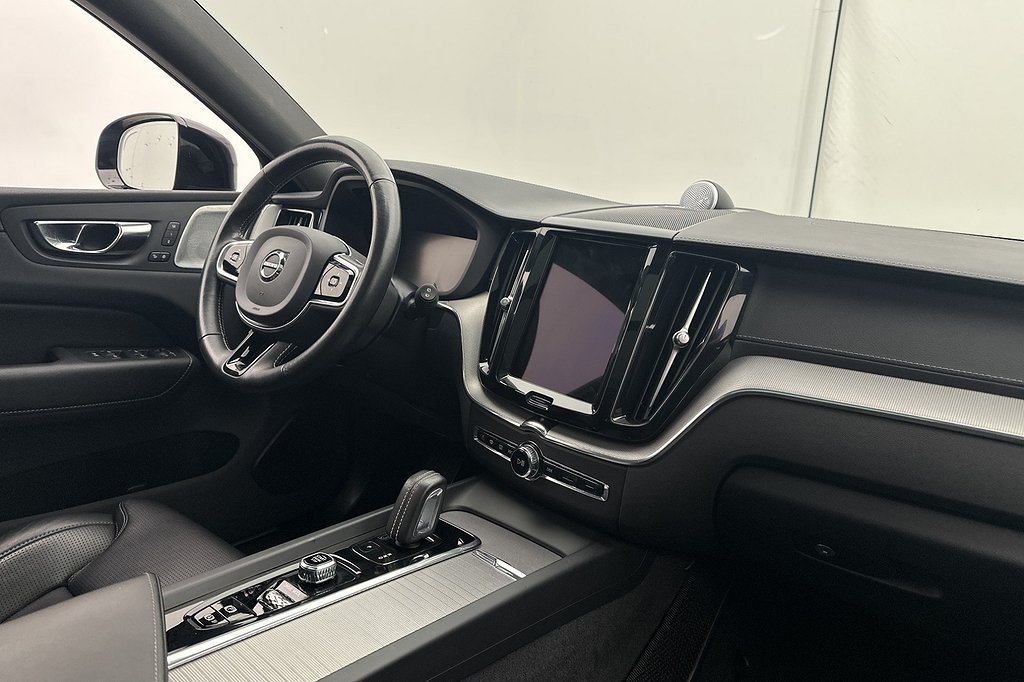 Volvo XC60 T8 AWD R-Design Läder Pano B&W 360° HuD VoC