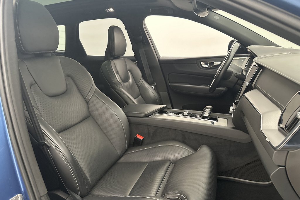 Volvo XC60 T8 AWD R-Design Läder Pano B&W 360° HuD VoC