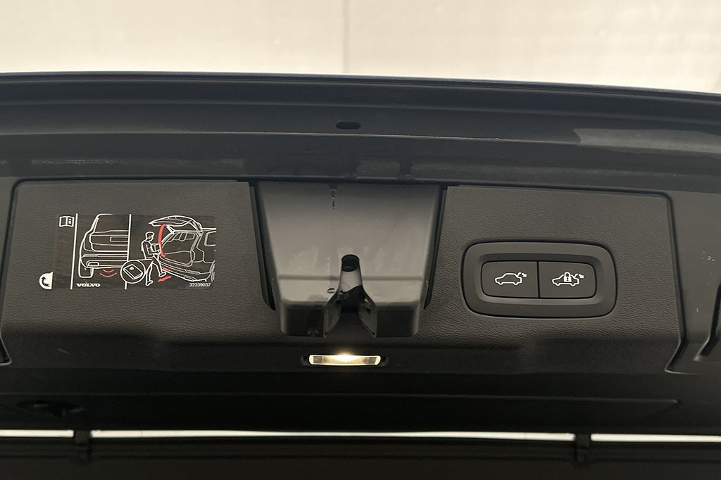 Volvo XC60 T8 AWD R-Design Läder Pano B&W 360° HuD VoC