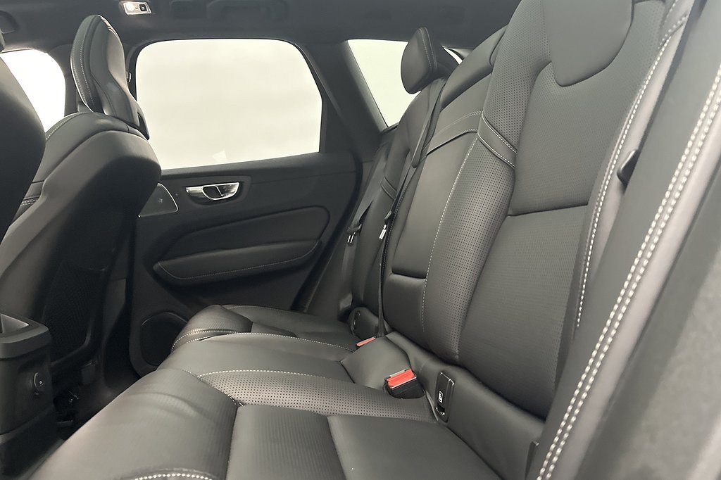Volvo XC60 T8 AWD R-Design Läder Pano B&W 360° HuD VoC