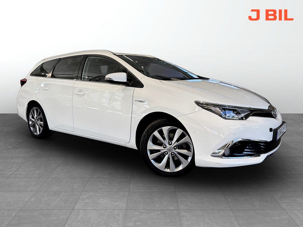 Toyota Auris Touring Sports Executive Hybrid 136hk Aut – M-VÄRMARE