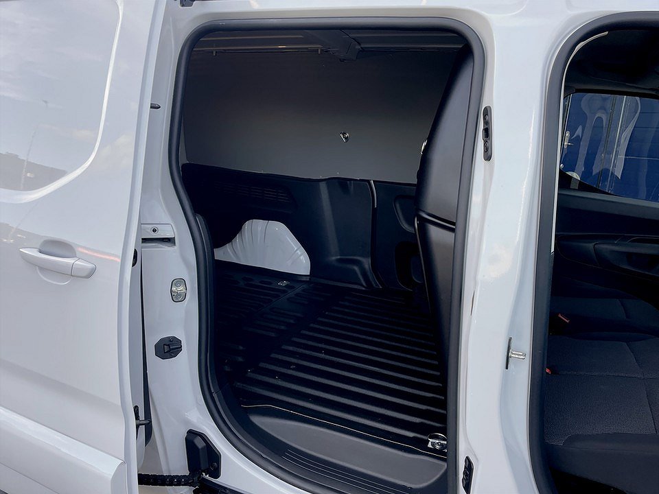 Peugeot e-Partner PRO+ Electric 50kWh L2 – DEMO