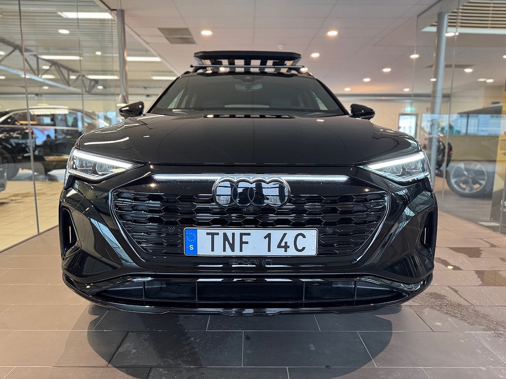 Audi Q8 55 e-tron quattro DAKAR EDITION