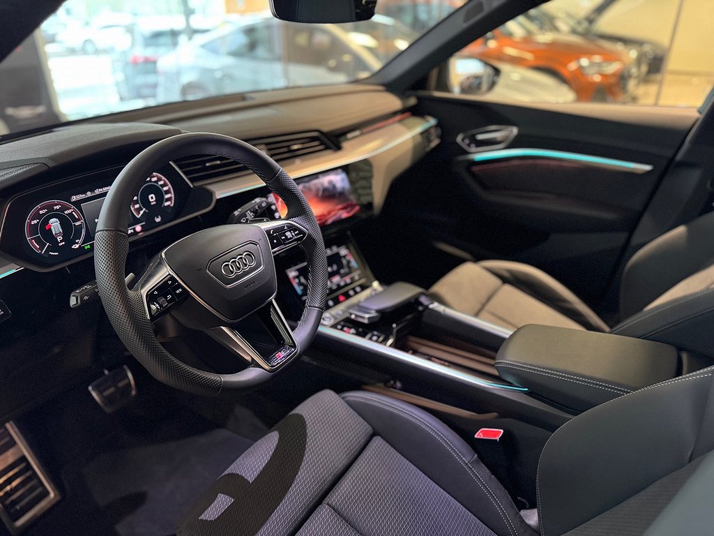 Audi Q8 55 e-tron quattro DAKAR EDITION