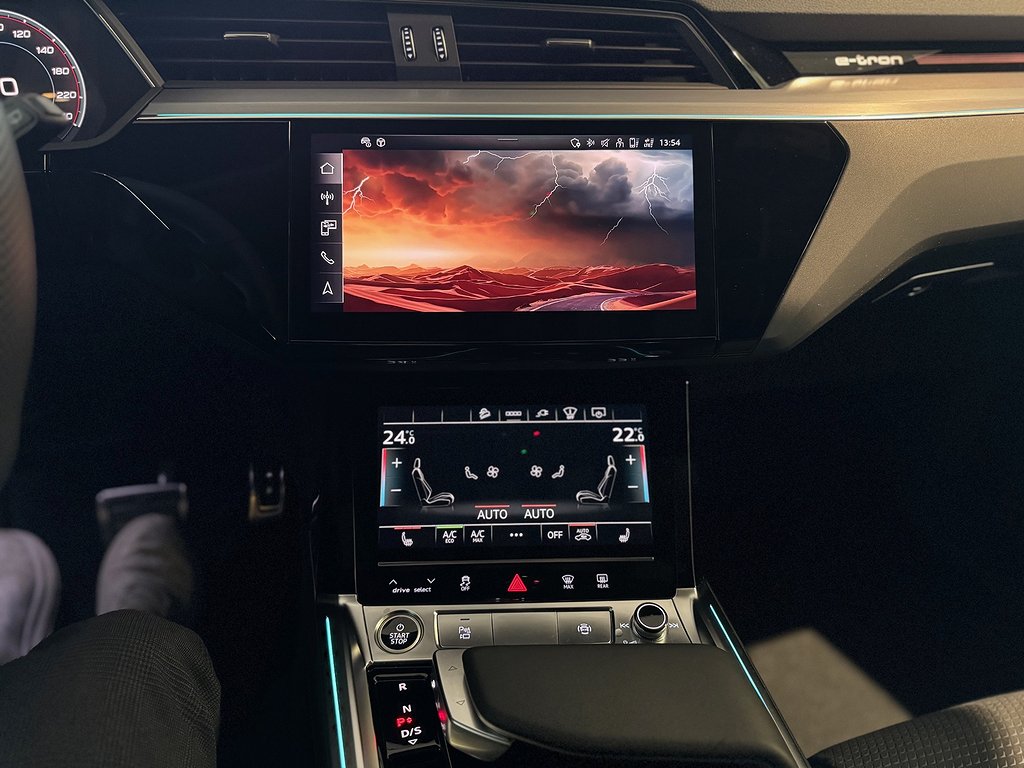 Audi Q8 55 e-tron quattro DAKAR EDITION