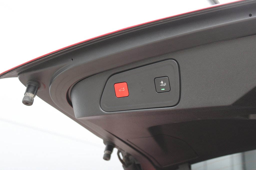 Peugeot 3008 *Reserverad/Såld*GT Hybrid4 + 13.2 kWh AWD Navi