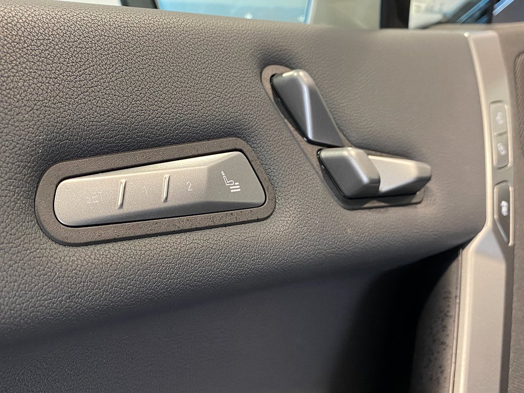 BMW iX xDrive60 Fully Charged M-Sport H/K Drag Fri Service*