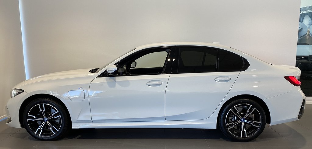 BMW 330e Sedan M-Sport HiFi Adptiv Farth. Drag Fri Service*