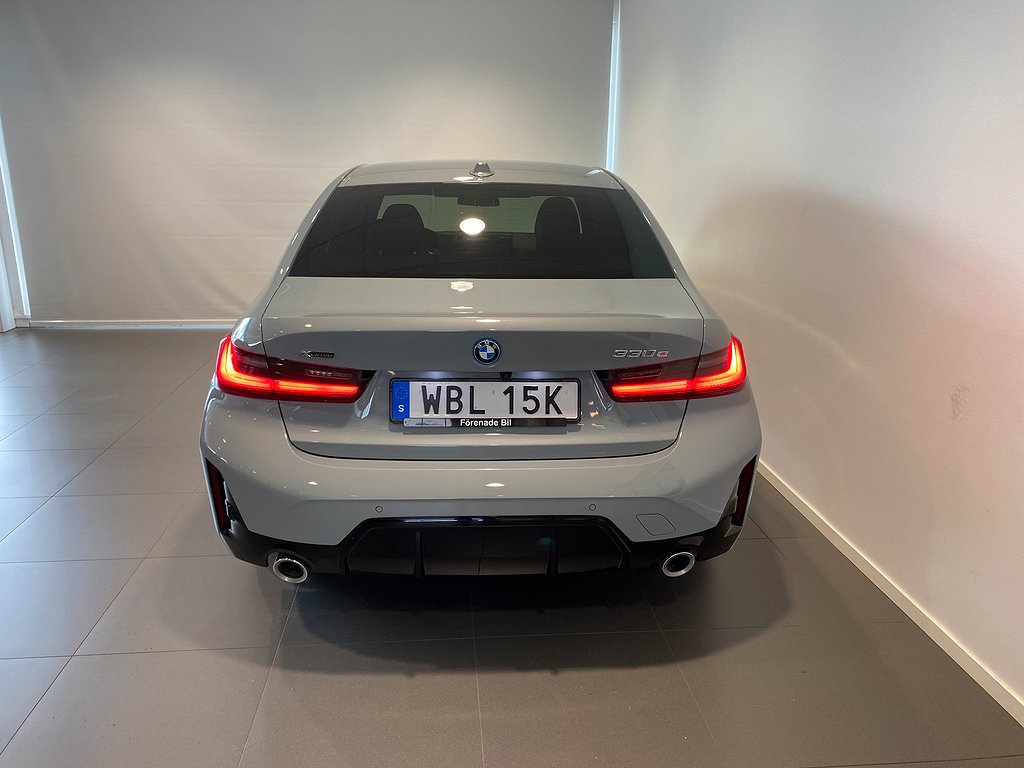 BMW 330e xDrive Sedan MSport HiFi Svankstöd Drag FriService*