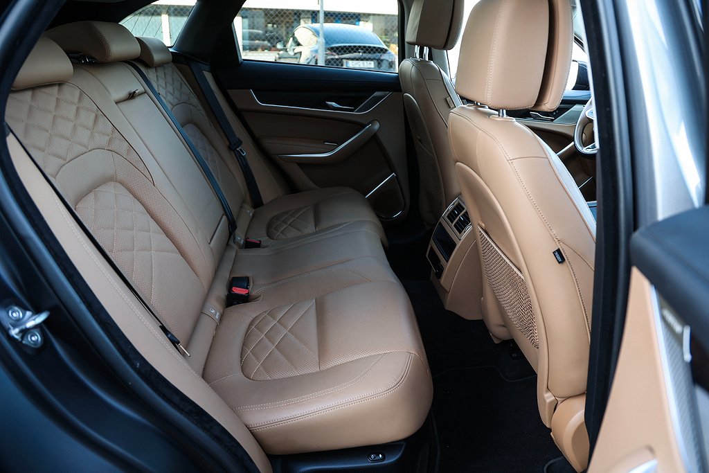 Jaguar F-Pace P400e PHEV