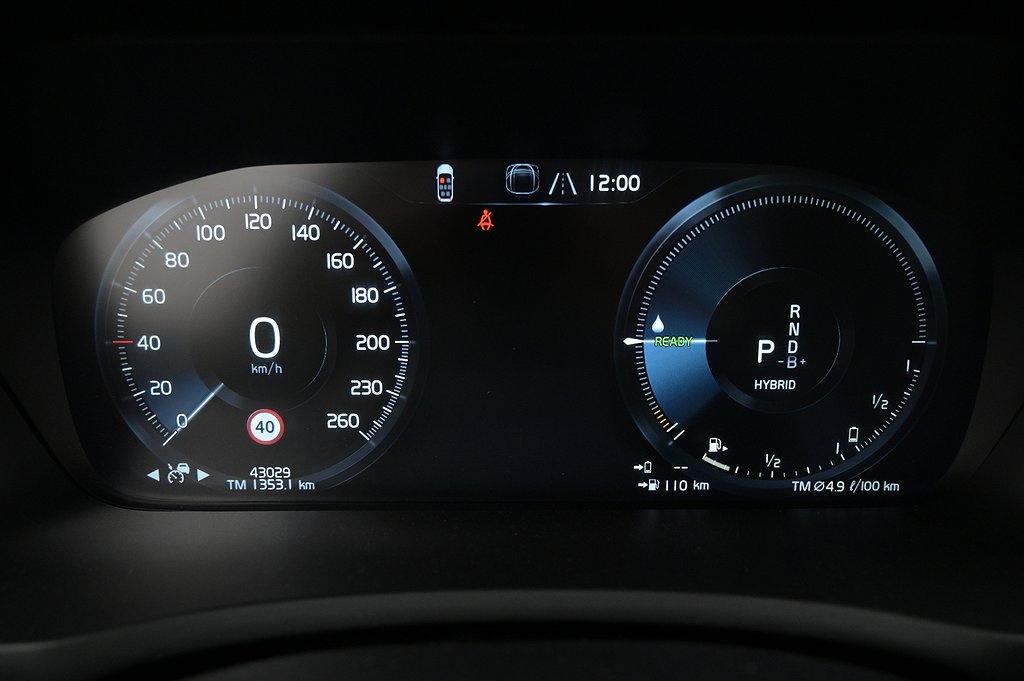 Volvo XC90 Re T8 AWD 7-sits R-design Drag Pano B&W 4,49%