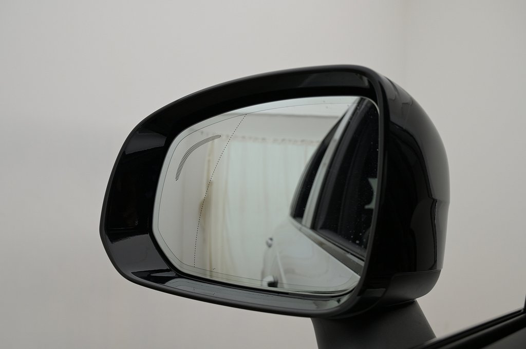 Volvo XC90 Re T8 AWD 7-sits R-design Drag Pano B&W 4,49%