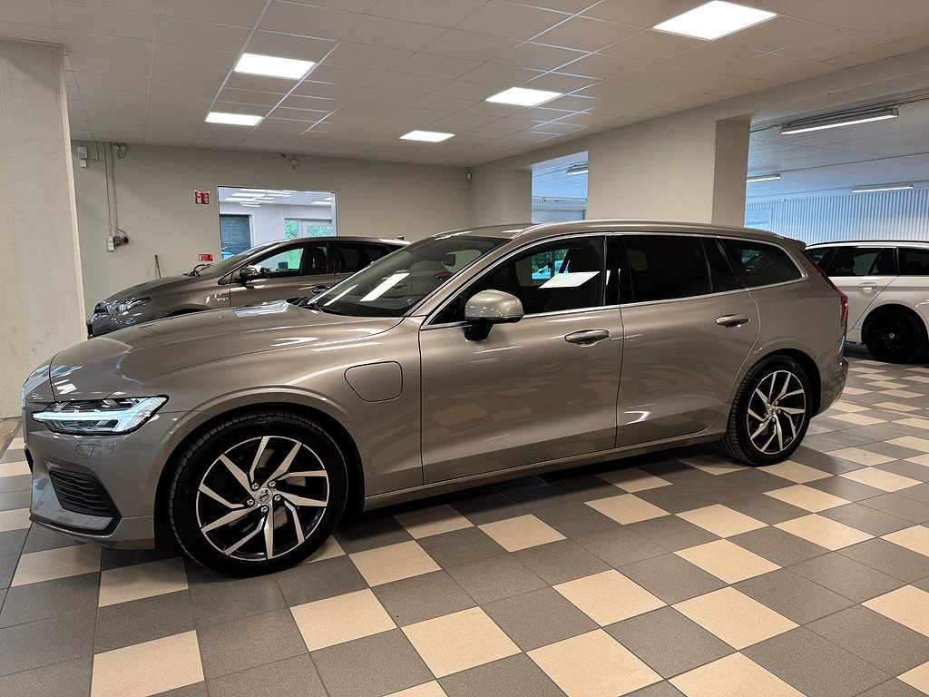 Volvo V60 T6 AWD TE Helskinn B-kamera CarPlay Navi Drag 340 Hk