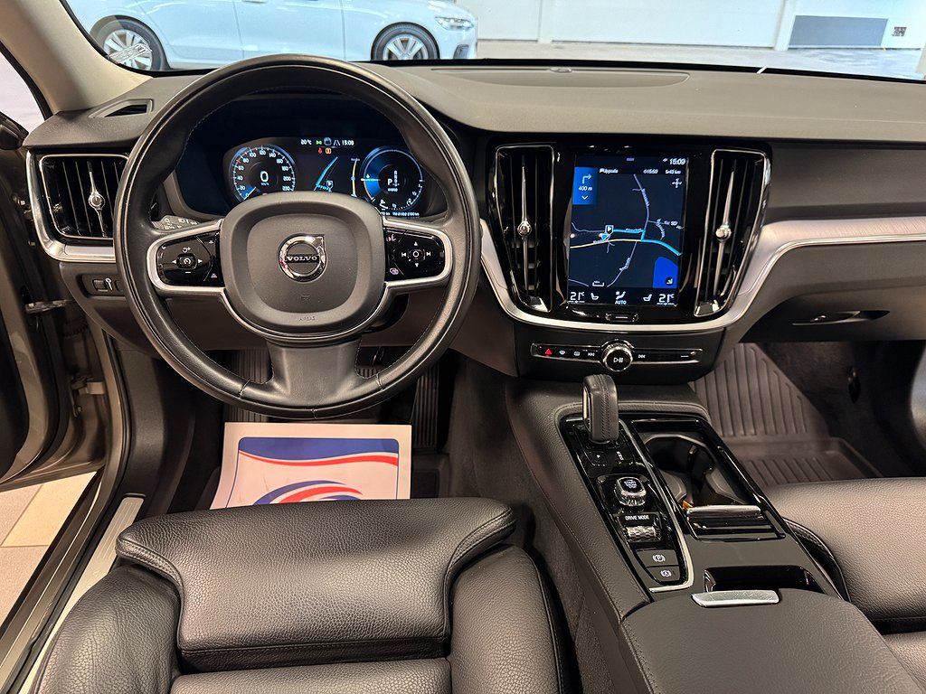 Volvo V60 T6 AWD TE Helskinn B-kamera CarPlay Navi Drag 340 Hk