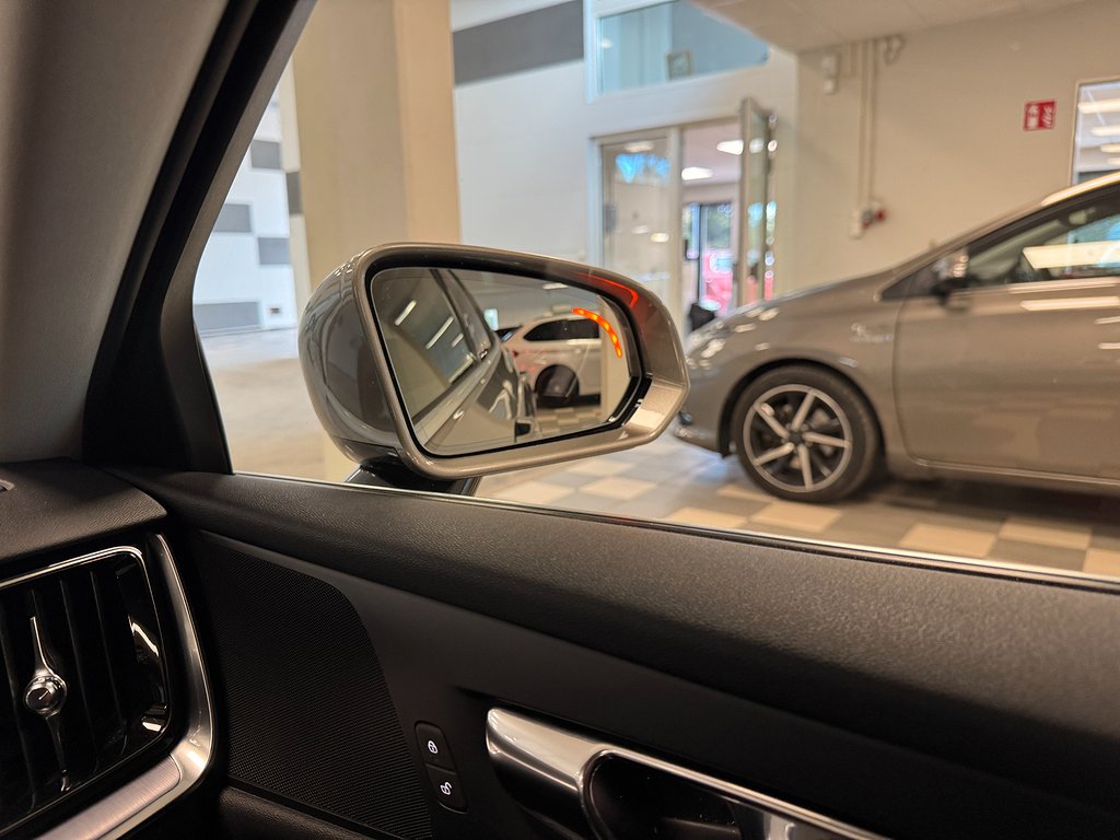 Volvo V60 T6 AWD TE Helskinn B-kamera CarPlay Navi Drag 340 Hk