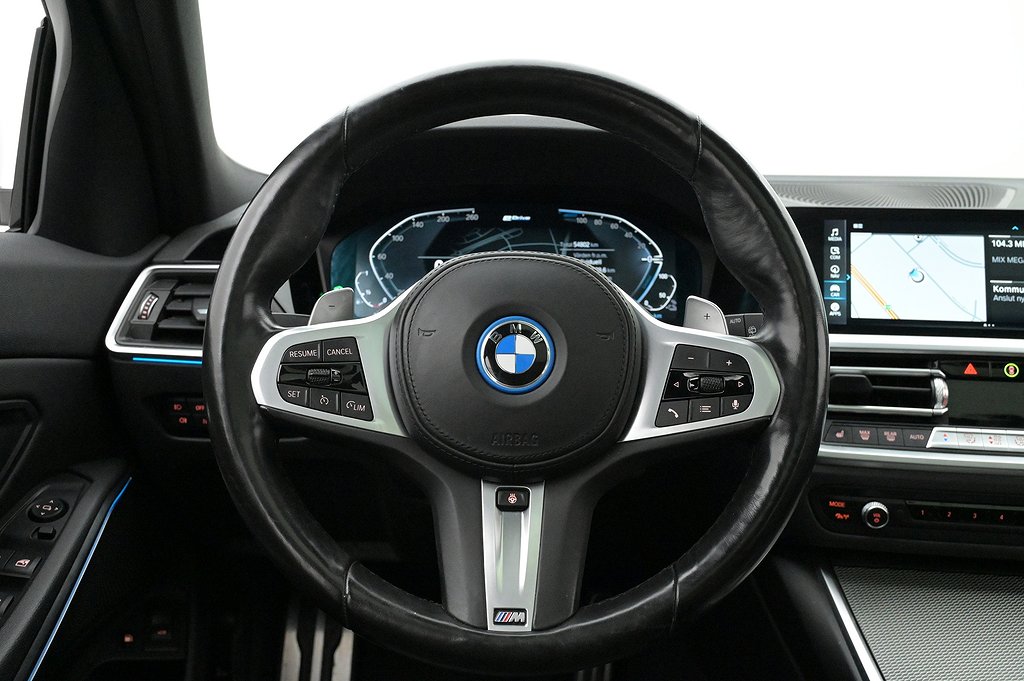 BMW 330e xDrive Touring M-Sport Pano Kamera Navi Värmare