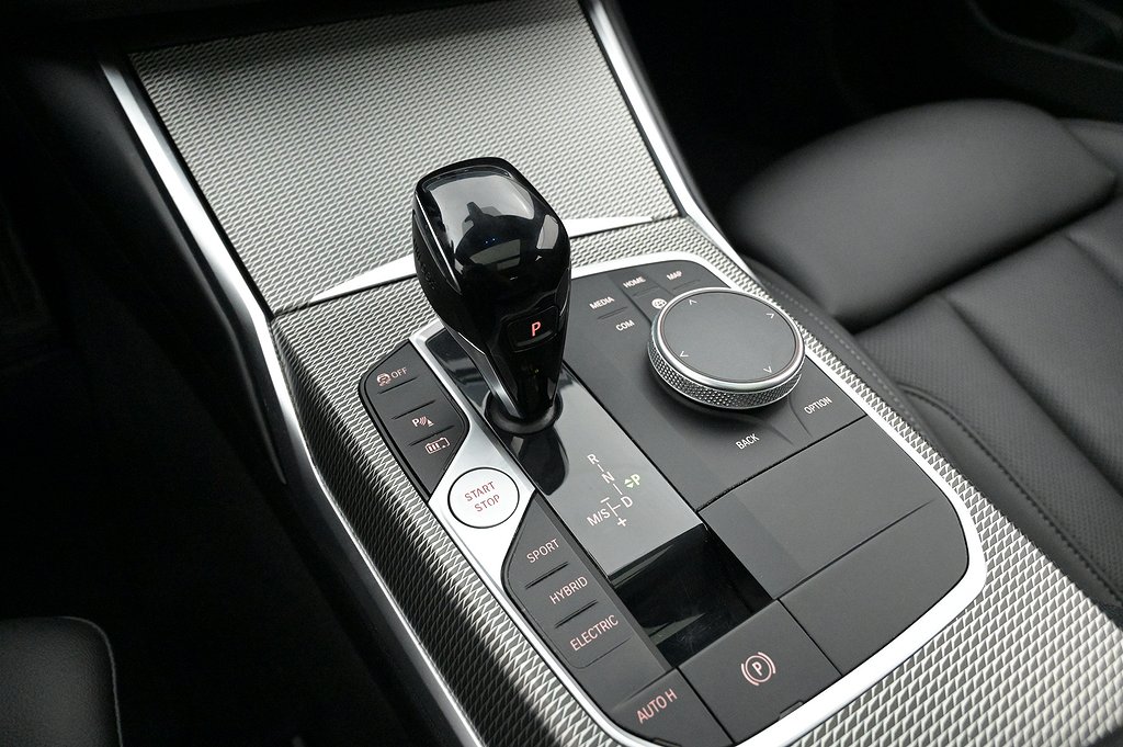 BMW 330e xDrive Touring M-Sport Pano Kamera Navi Värmare