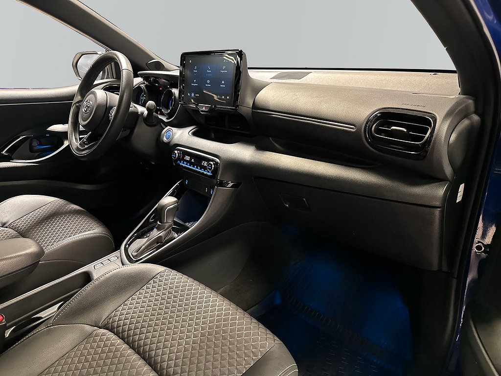 Toyota Yaris 1,5 HYBRID STYLE SÄKERHETSPAKET P-SENSOR CARPLAY