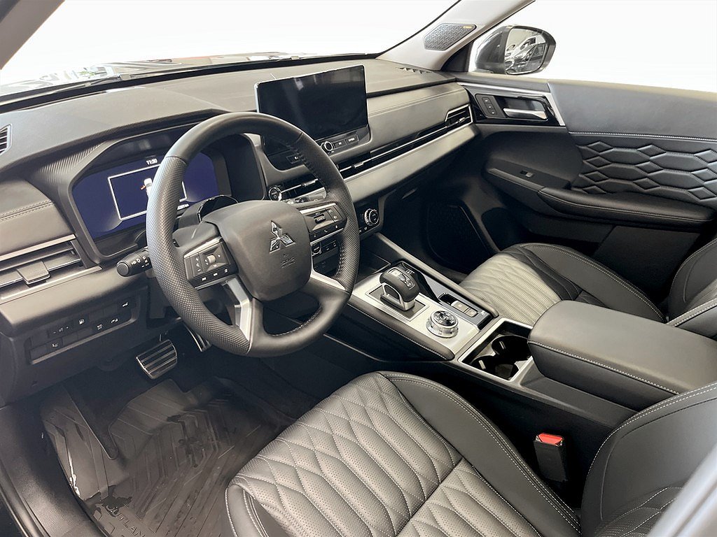 Mitsubishi Outlander Instyle Plug-In Hybrid 4WD – DEMO