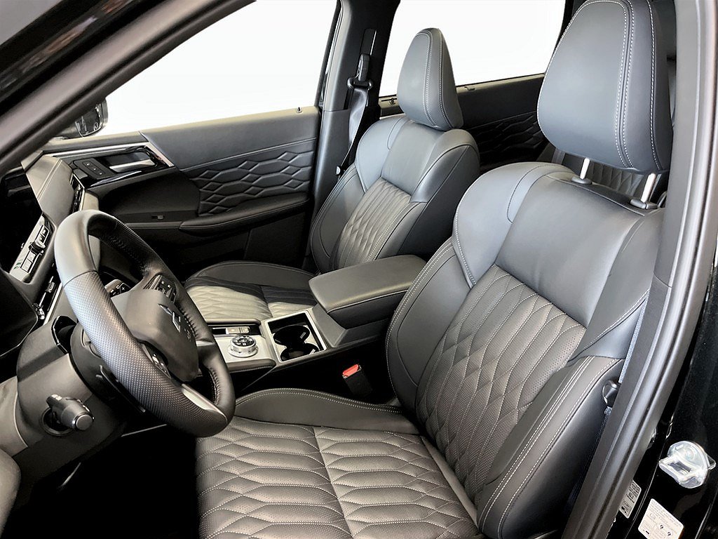 Mitsubishi Outlander Instyle Plug-In Hybrid 4WD – DEMO
