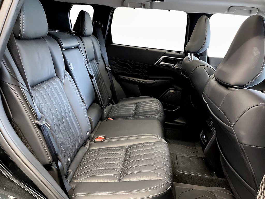 Mitsubishi Outlander Instyle Plug-In Hybrid 4WD – DEMO