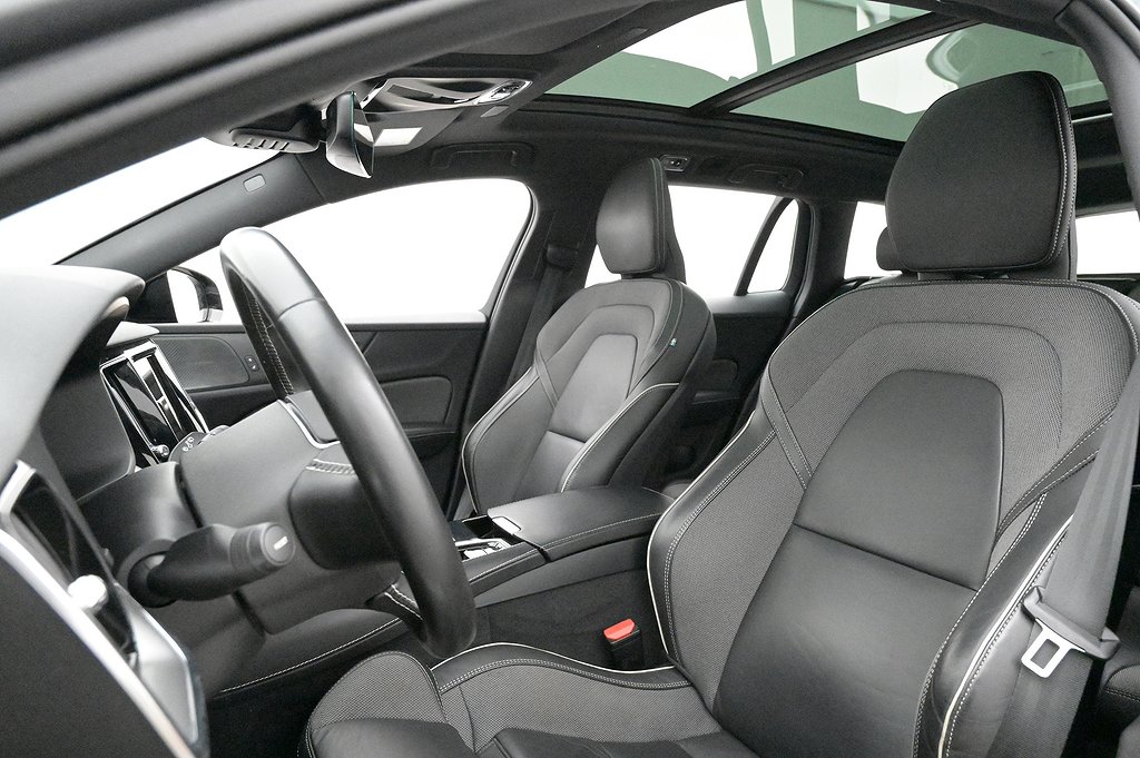 Volvo V60 Recharge T8 AWD R-Design Pano 360 HUD H/K Drag