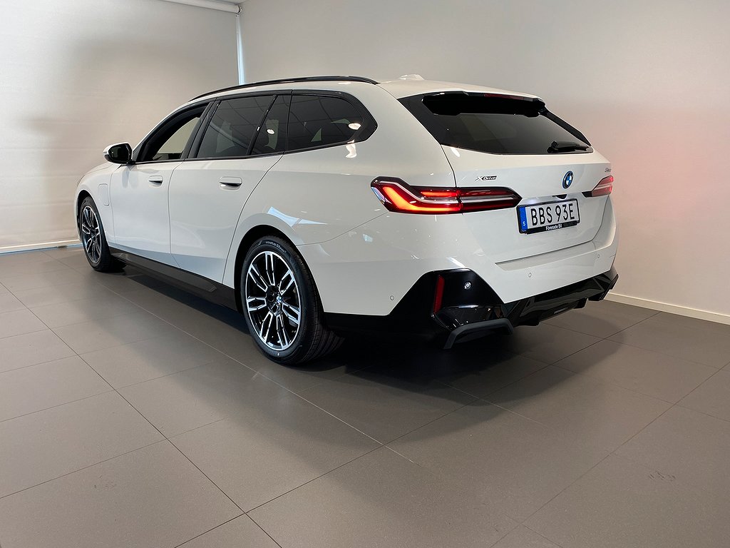 BMW 530e xDrive Touring M-Sport Active Edition H/K Drag