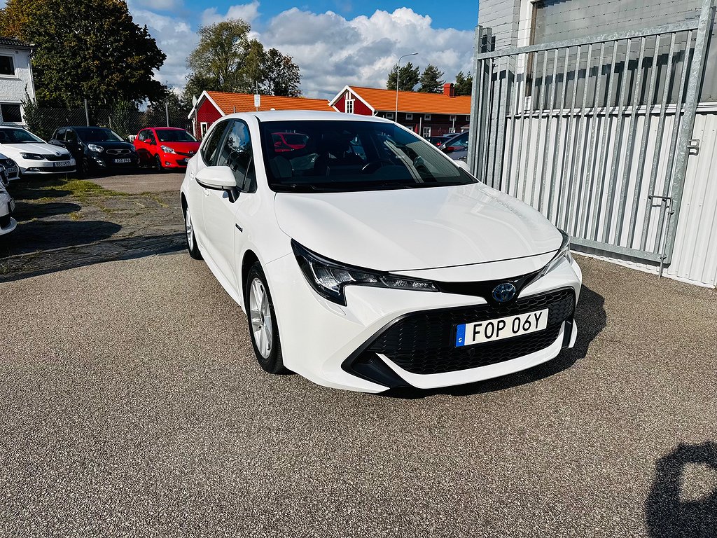 Toyota Corolla 1.8 HYBRID 122HK ACTIVE / VÄRMARE / 5700Mil