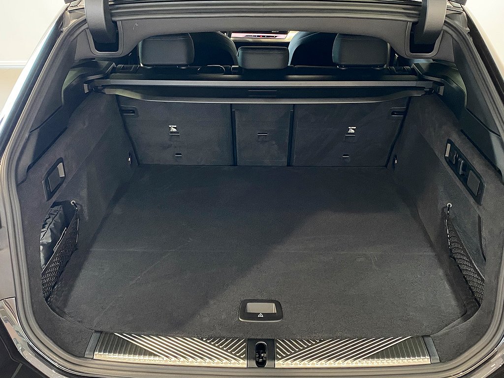 BMW 530e xDrive Touring M-Sport H/K Adaptiv Farthållare Drag