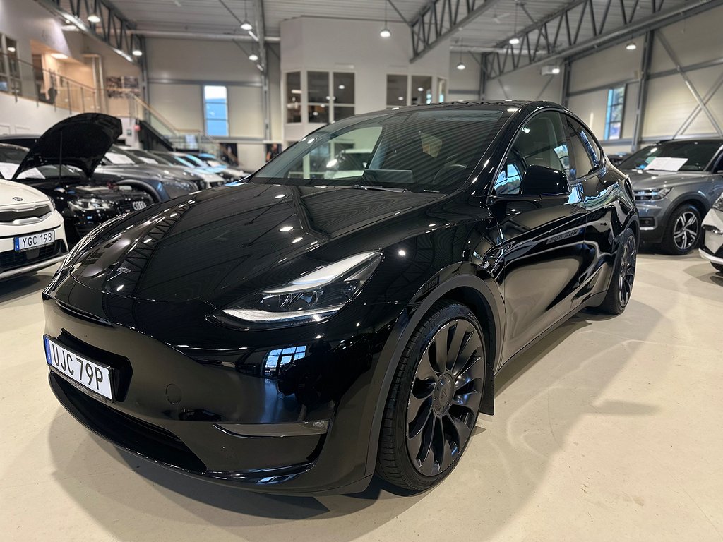 Tesla Model Y Performance 534hk  / Moms / Sv.såld