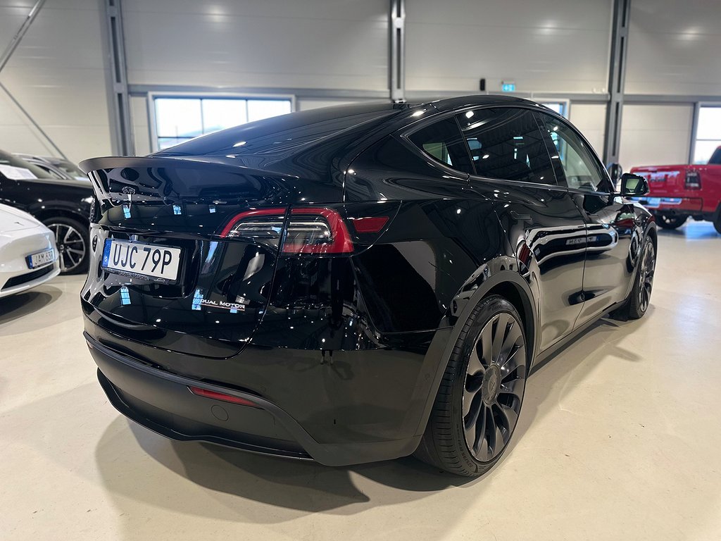 Tesla Model Y Performance 534hk  / Moms / Sv.såld