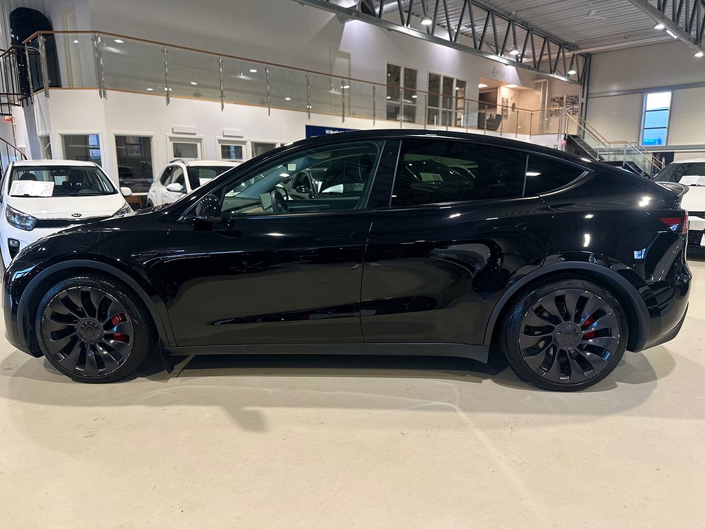 Tesla Model Y Performance 534hk  / Moms / Sv.såld