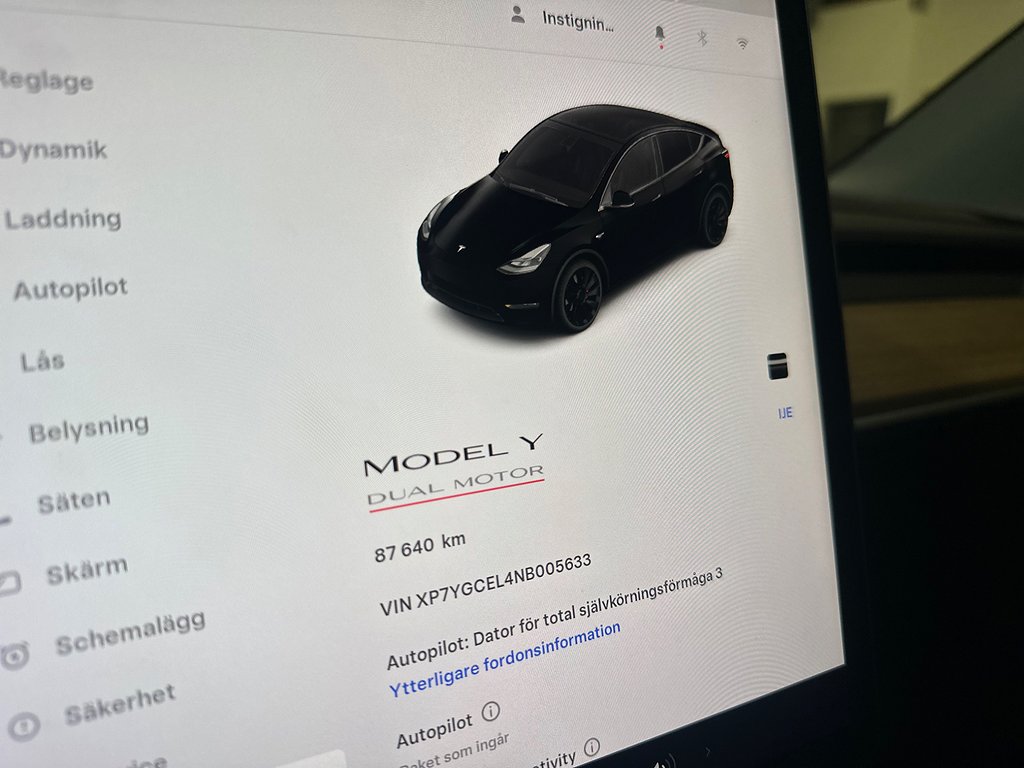 Tesla Model Y Performance 534hk  / Moms / Sv.såld